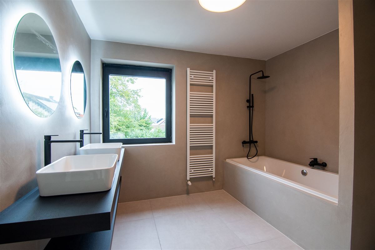 Stijlvol gerenoveerde villa met zuid-gerichte tuin