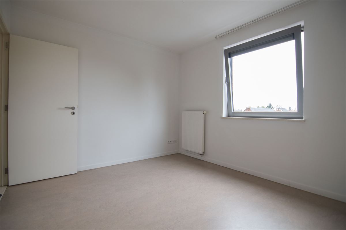 Aangenaam appartement met twee slaapkamers, twee terrassen en ondergrondse parkeerplaats.