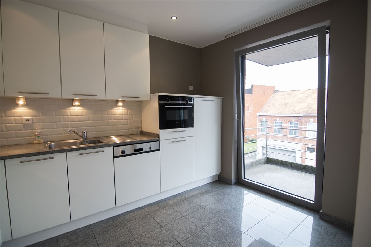 Aangenaam appartement met twee slaapkamers, twee terrassen en ondergrondse parkeerplaats.