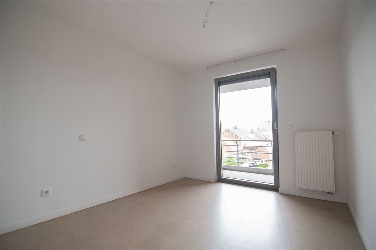 Aangenaam appartement met twee slaapkamers, twee terrassen en ondergrondse parkeerplaats.