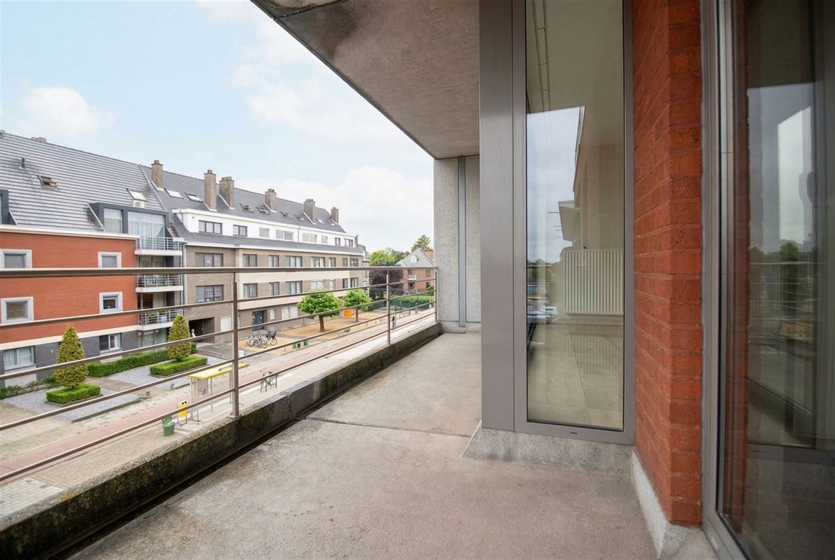 Aangenaam appartement met twee slaapkamers, twee terrassen en ondergrondse parkeerplaats.