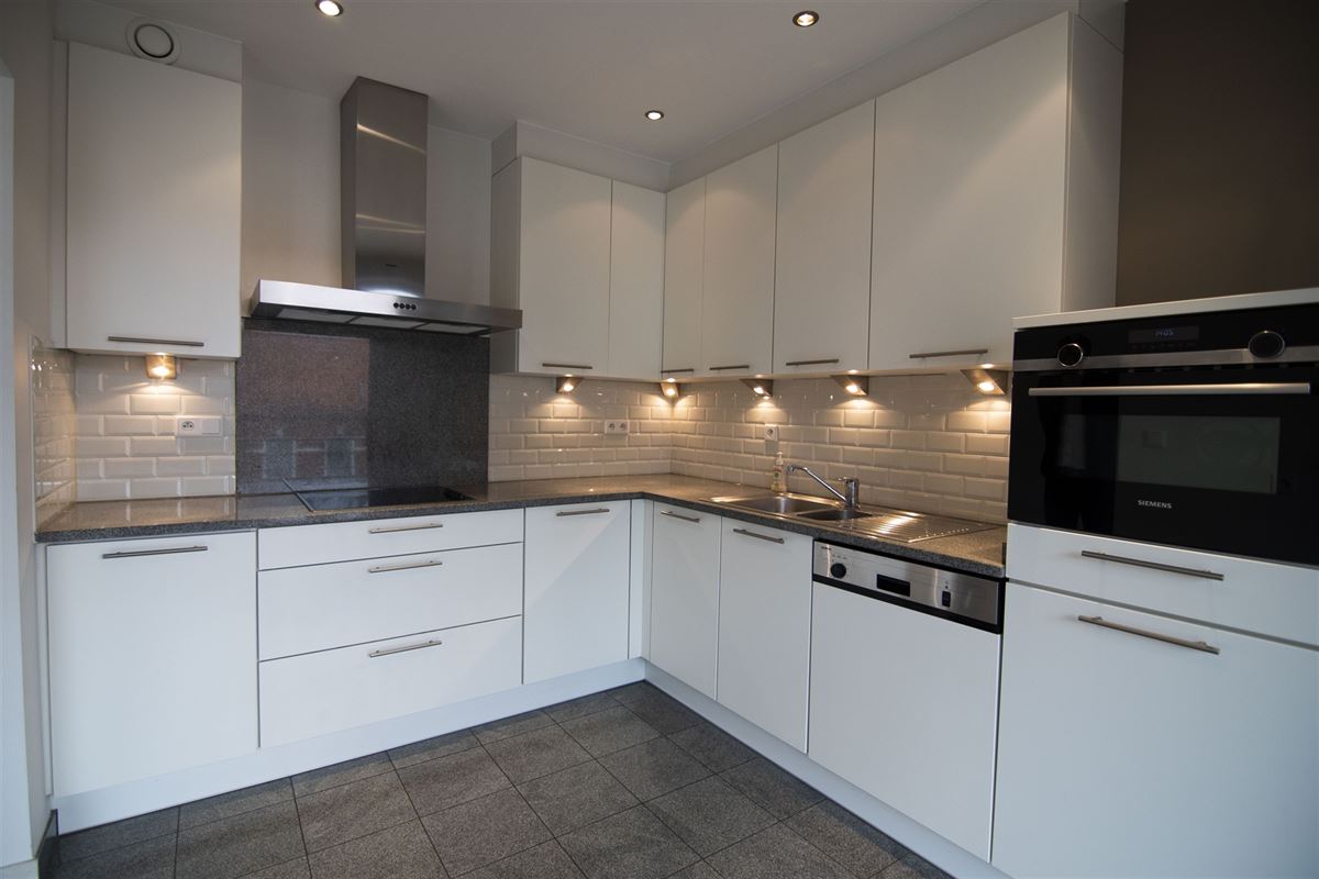 Aangenaam appartement met twee slaapkamers, twee terrassen en ondergrondse parkeerplaats.