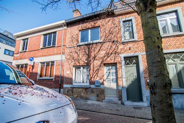 Rijwoning met twee slaapkamers, in centrum Sint-Truiden.