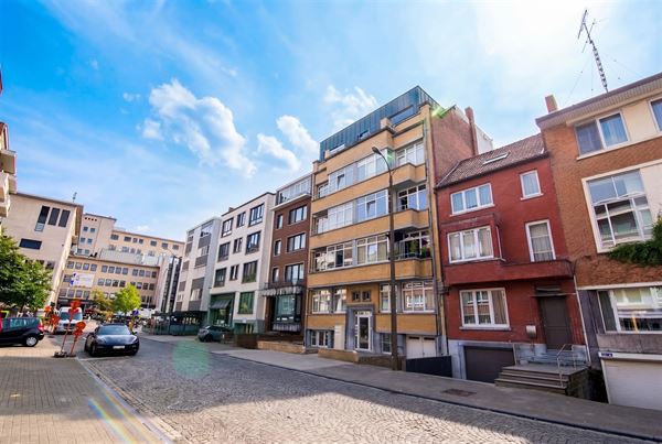 Stijlvol penthouse met bijzonder ruim west-gericht terras