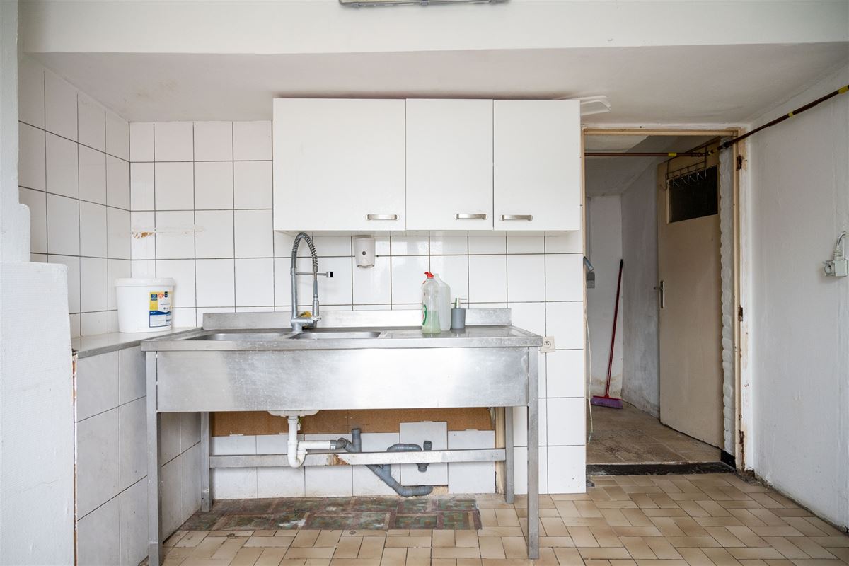 Handelsruimte met appartement in het centrum van Borgloon!