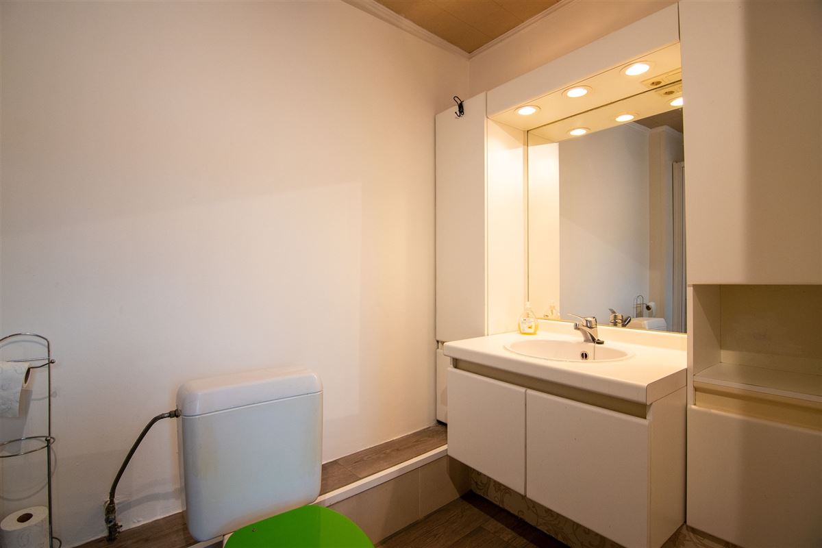 Handelsruimte met appartement in het centrum van Borgloon!