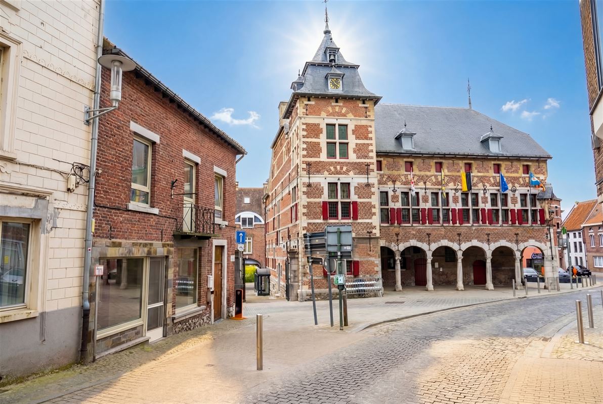 Handelsruimte met appartement in het centrum van Borgloon!