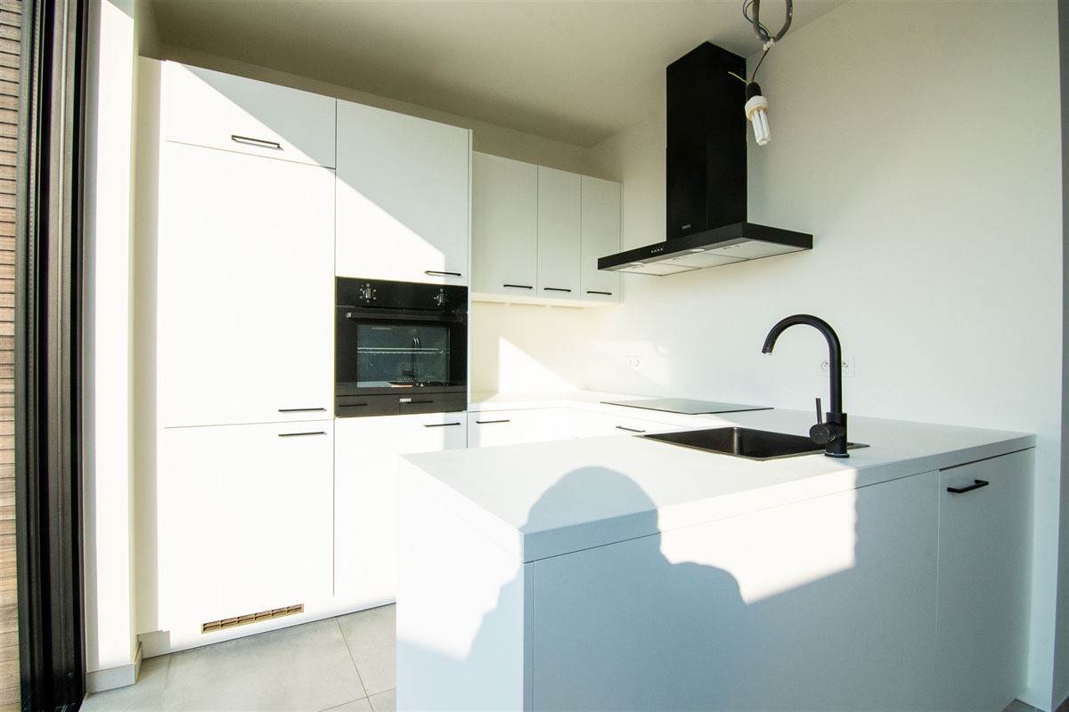 Ruim triplex-appartement met drie slaapkamers in het centrum van Heers.