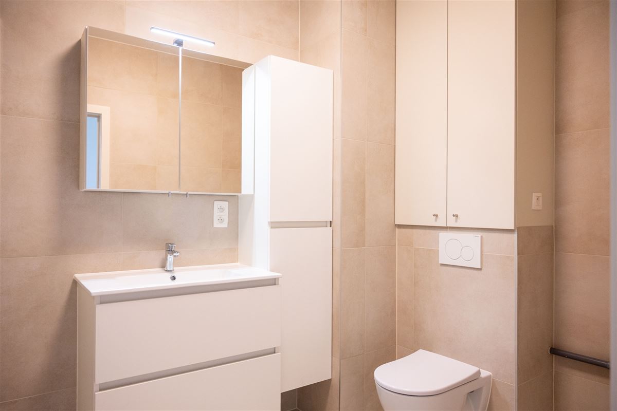 Volledig gerenoveerd appartement met twee slaapkamers.