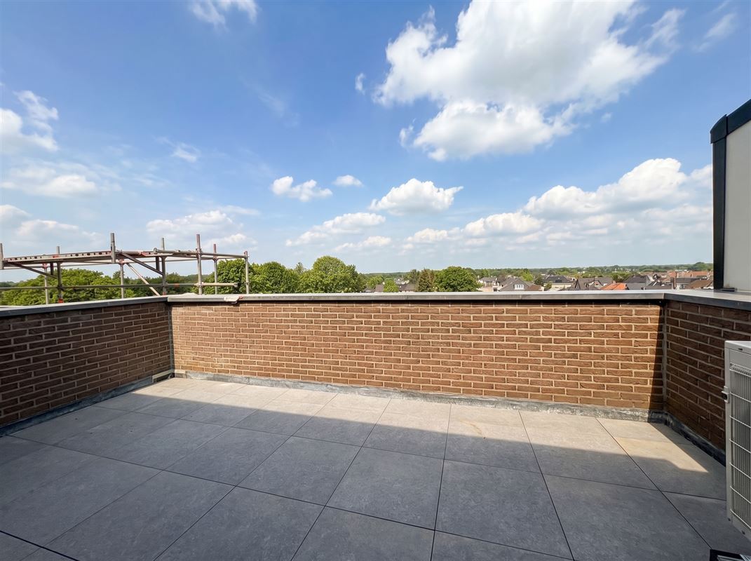 Volledig gerenoveerd dakappartement met twee terrassen in Kuringen.