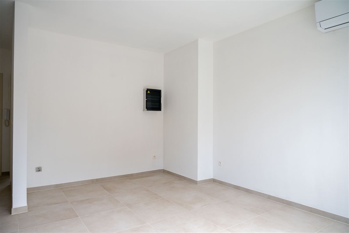 Volledig gerenoveerd dakappartement met twee terrassen in Kuringen.