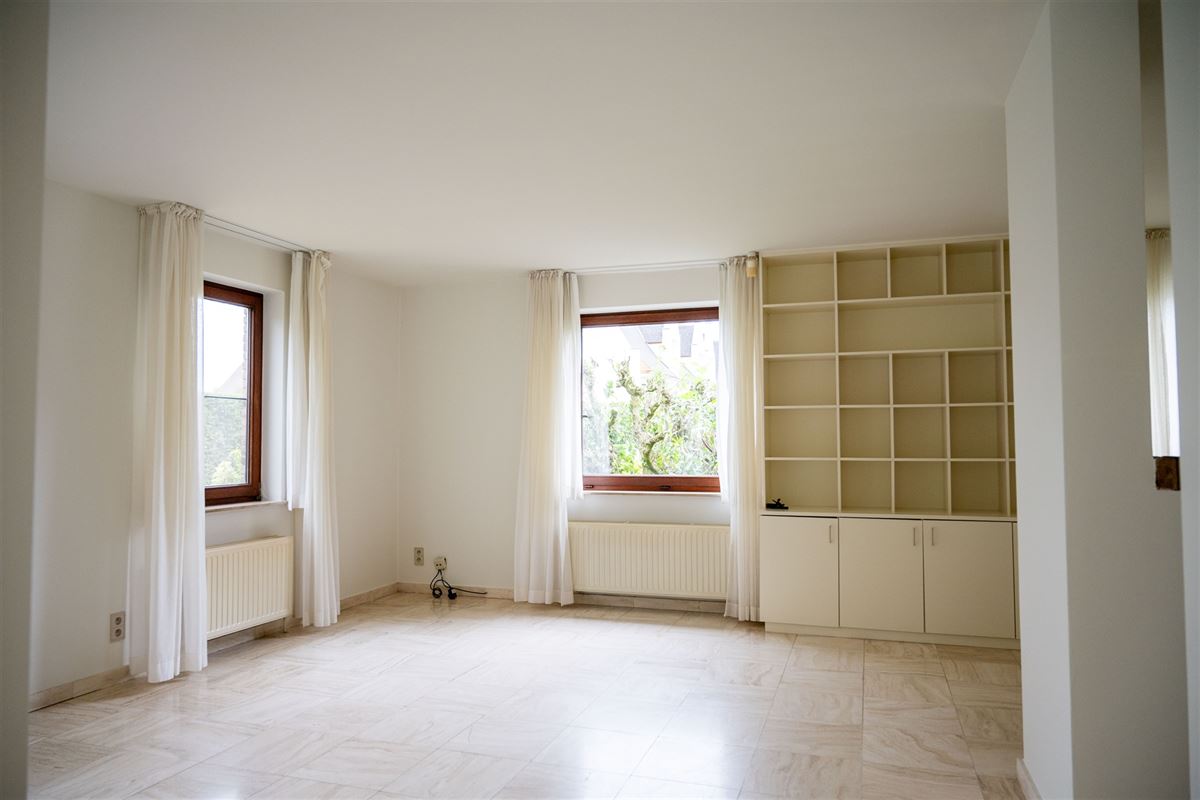 Vrijstaande woning op toplocatie, met prachtige tuin, dubbele garage en drie slaapkamers!