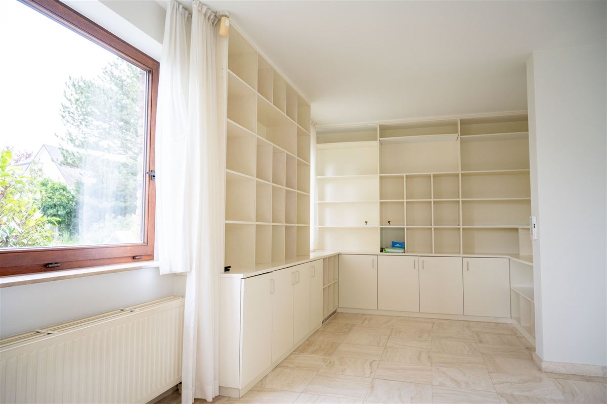 Vrijstaande woning op toplocatie, met prachtige tuin, dubbele garage en drie slaapkamers!