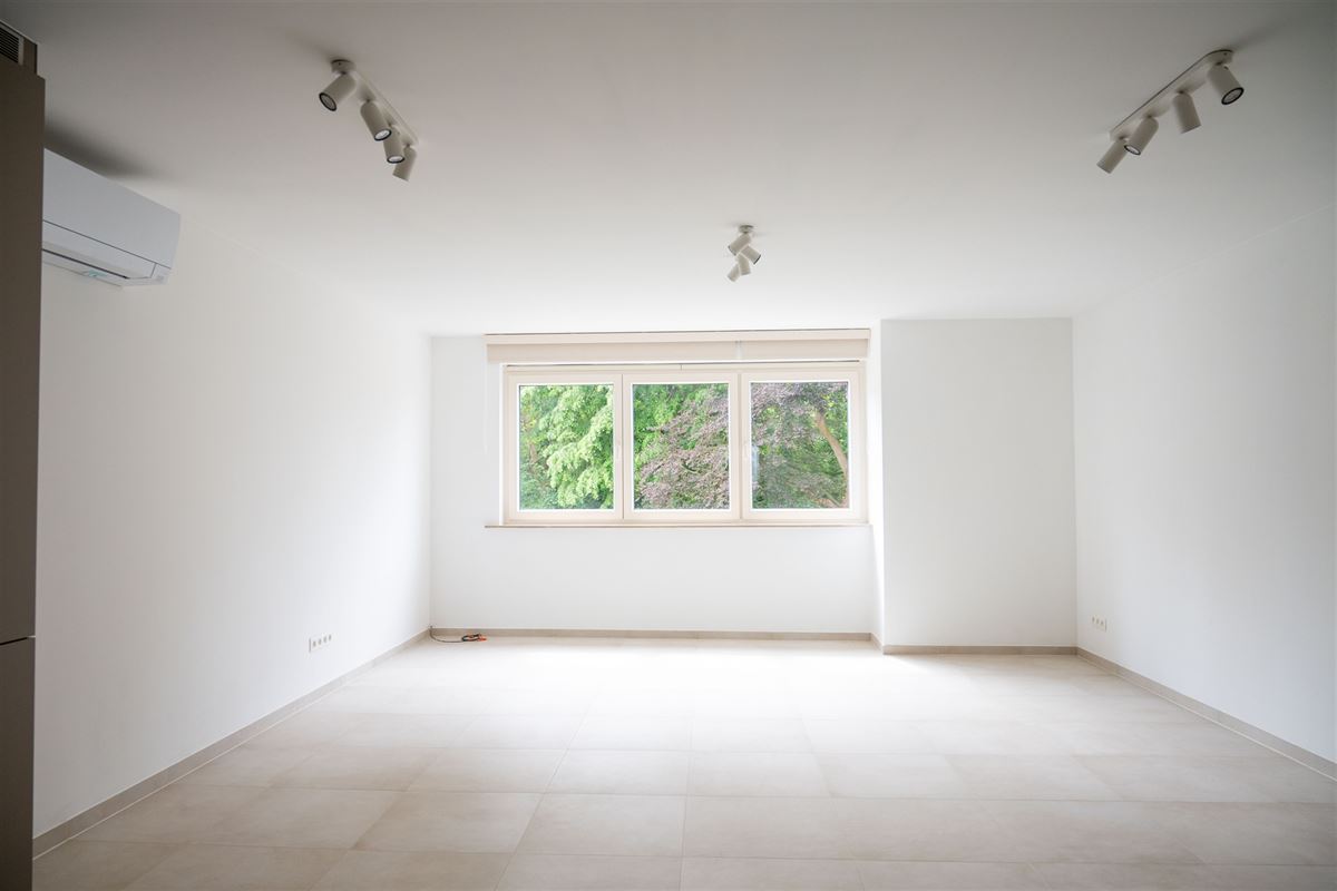 Volledig gerenoveerd appartement met twee slaapkamers.