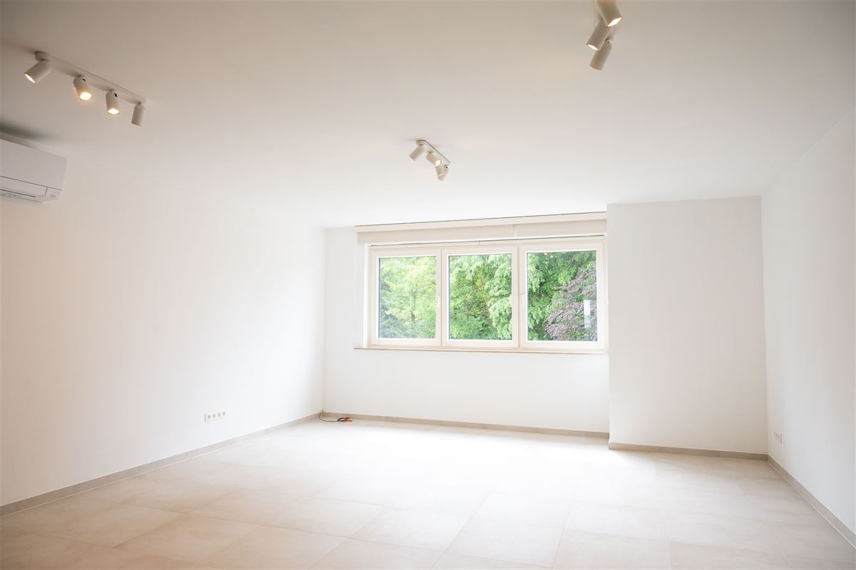 Volledig gerenoveerd appartement met twee slaapkamers.