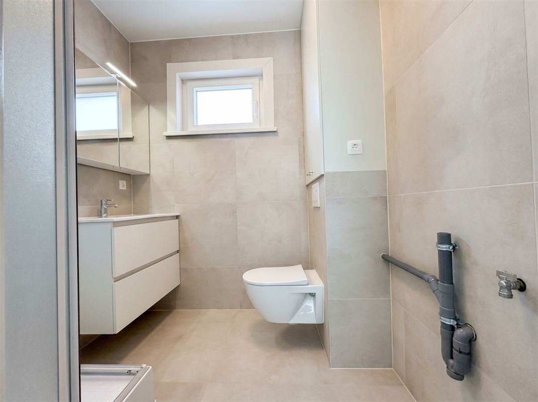 Volledig gerenoveerd dakappartement met twee terrassen in Kuringen.