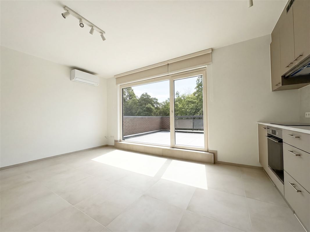 Volledig gerenoveerd dakappartement met twee terrassen in Kuringen.