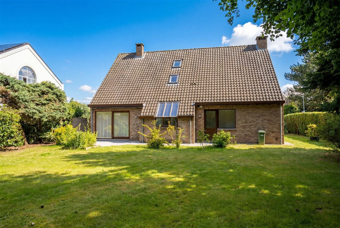Vrijstaande woning op toplocatie, met prachtige tuin, dubbele garage en drie slaapkamers!