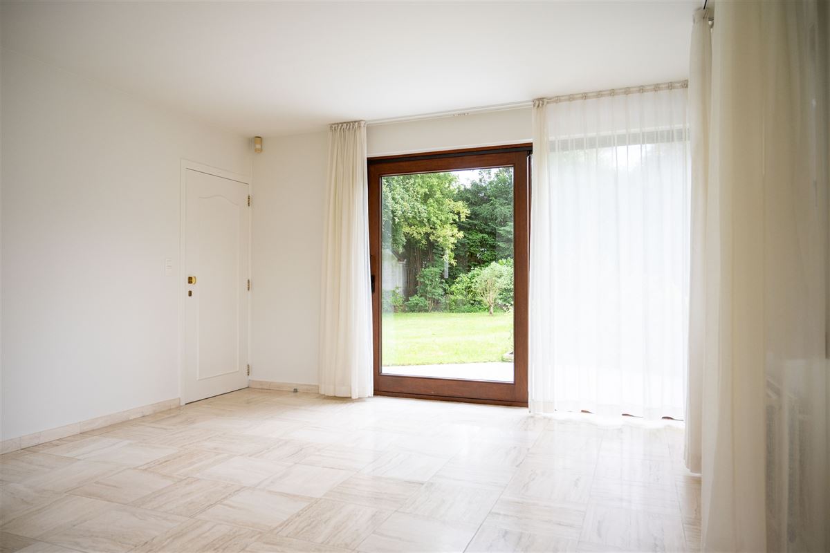 Vrijstaande woning op toplocatie, met prachtige tuin, dubbele garage en drie slaapkamers!