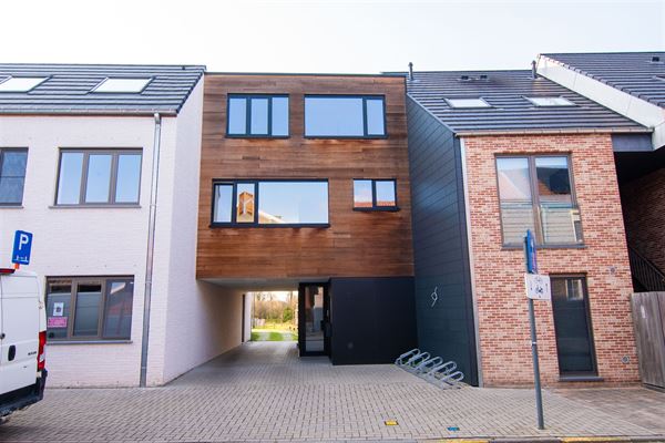 Ruime woning met drie slaapkamers in het centrum van Heers.