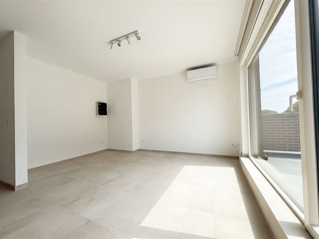 Volledig gerenoveerd dakappartement met twee terrassen in Kuringen.