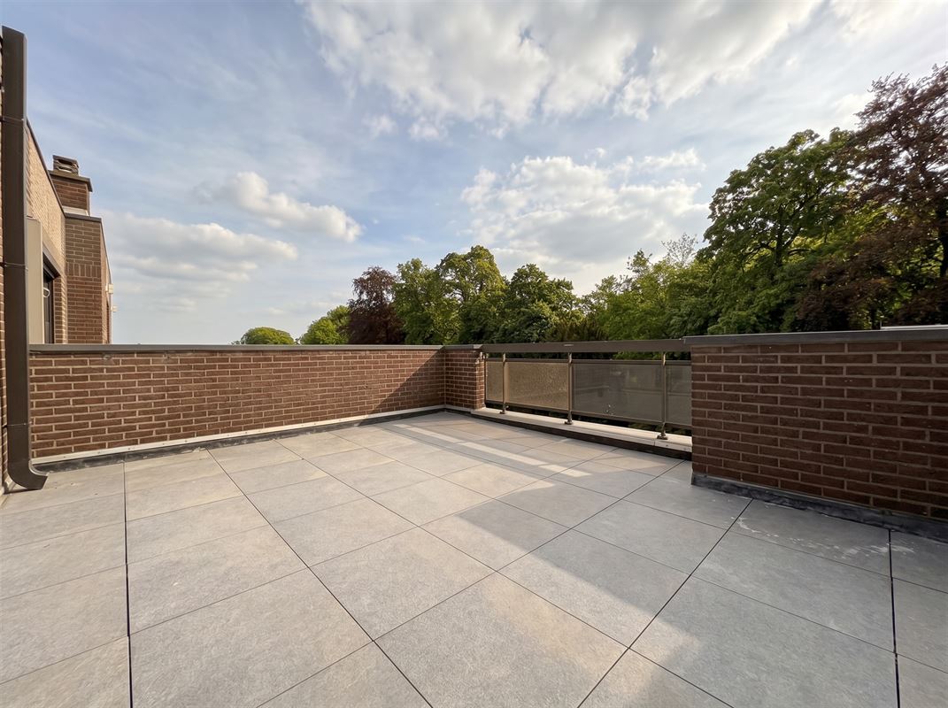 Volledig gerenoveerd dakappartement met twee terrassen in Kuringen.
