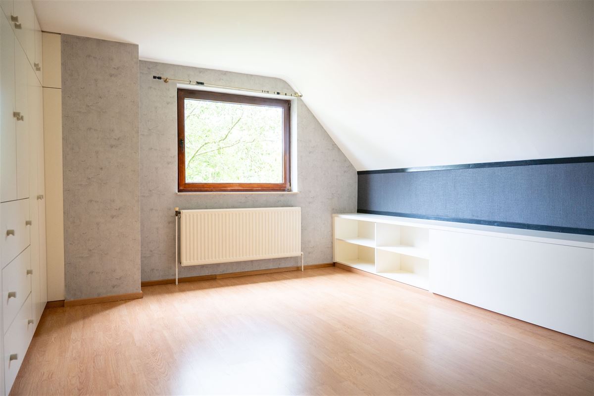 Vrijstaande woning op toplocatie, met prachtige tuin, dubbele garage en drie slaapkamers!