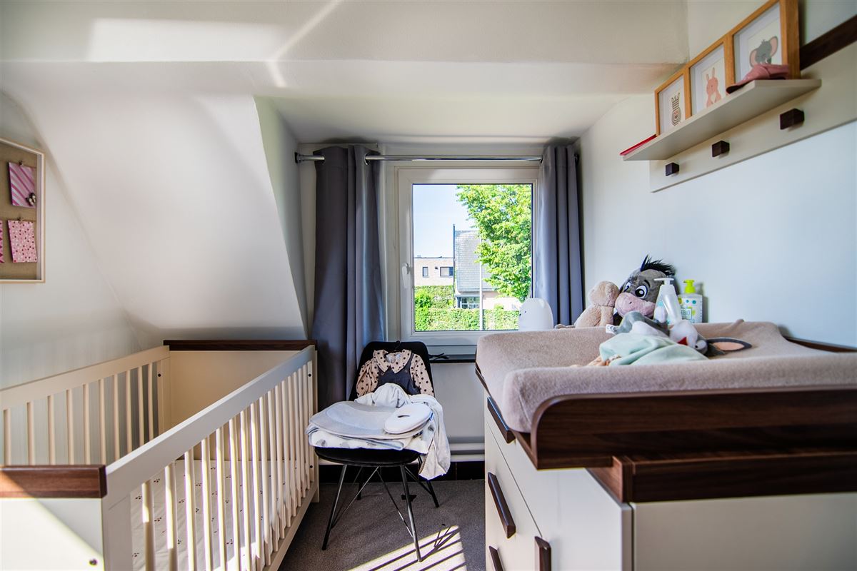 Op te frissen woning met drie slaapkamers en tuin in Diepenbeek.