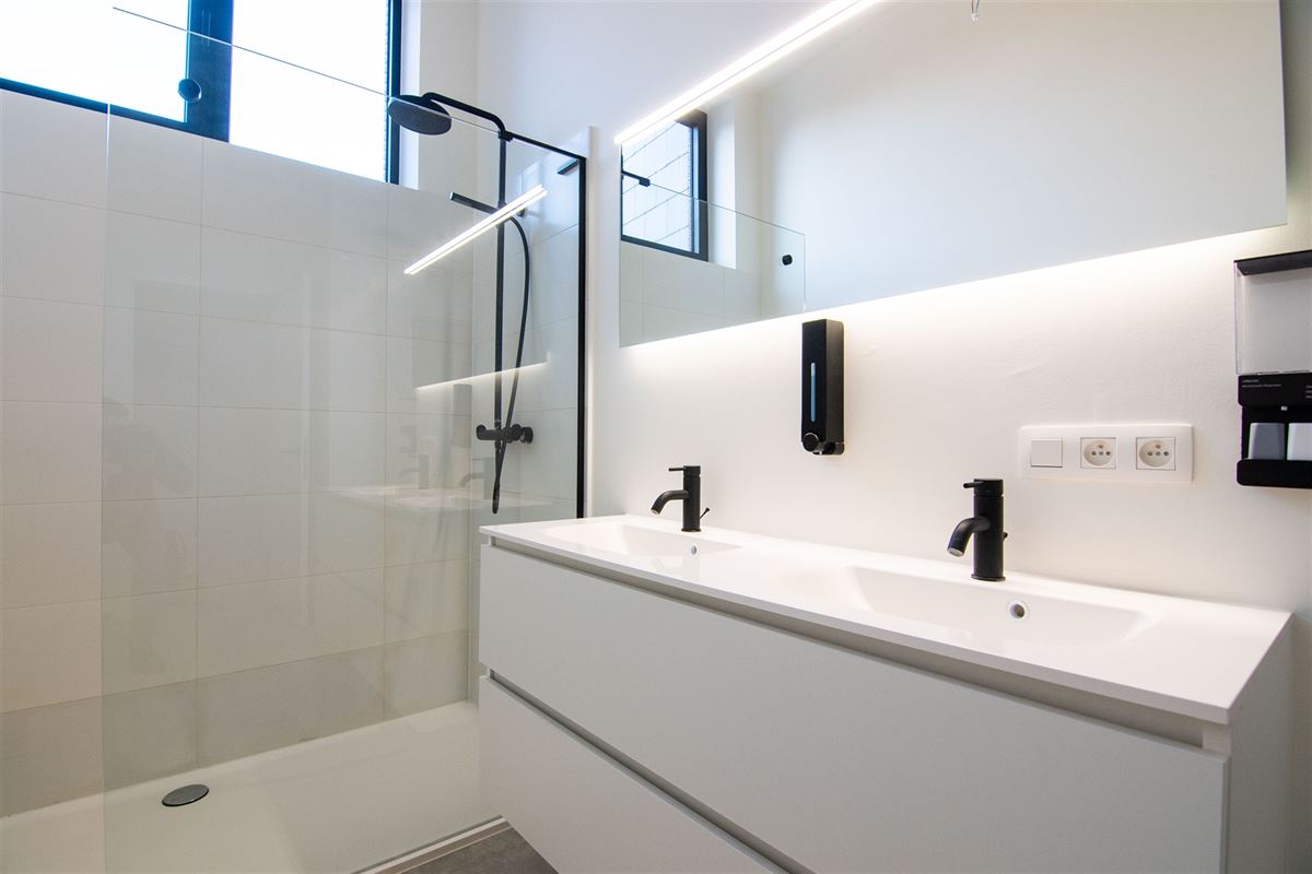 Ruime woning met drie slaapkamers in het centrum van Heers.
