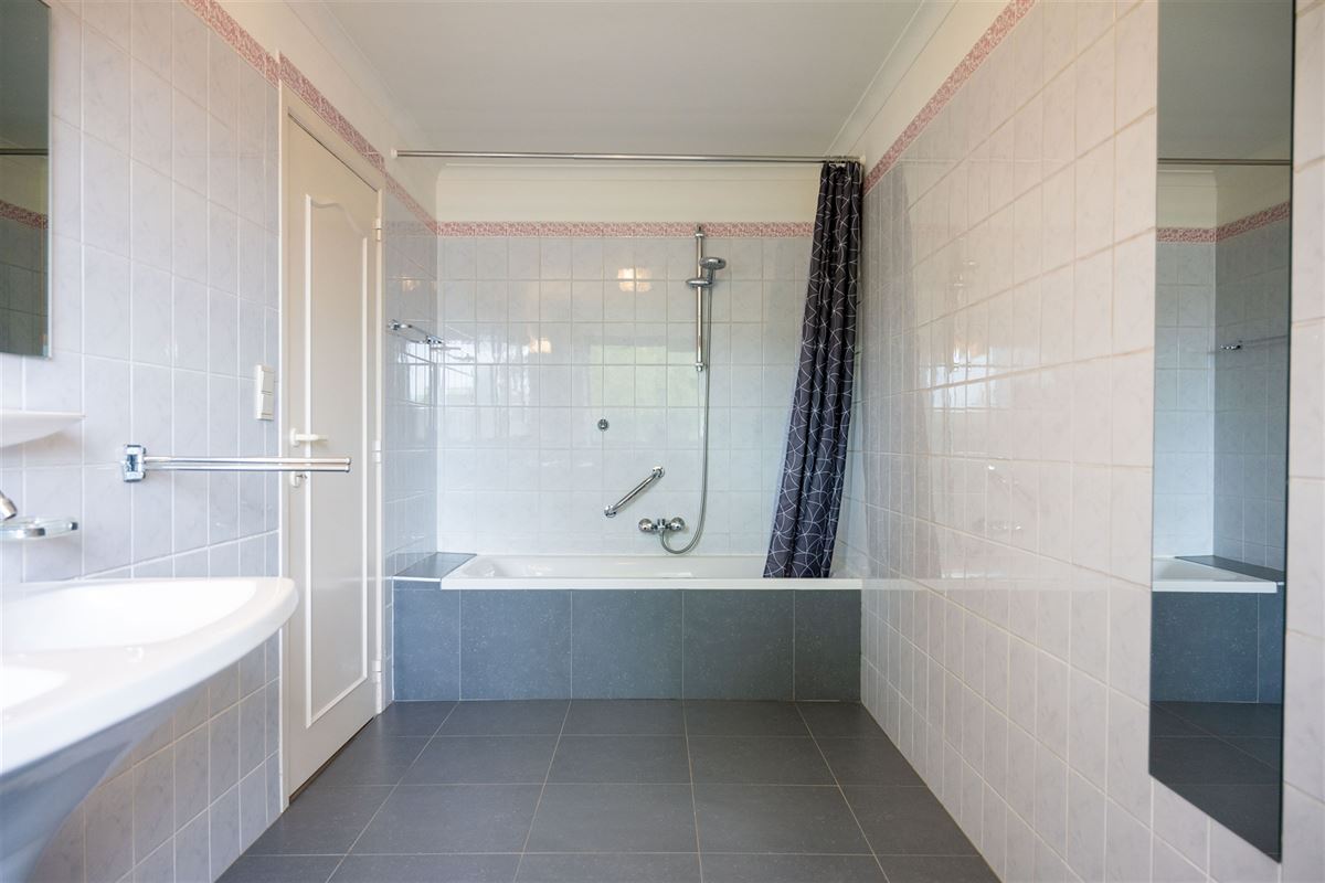 Vrijstaande woning op toplocatie, met prachtige tuin, dubbele garage en drie slaapkamers!