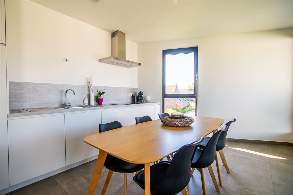 Lichtrijk appartement met één slaapkamer!