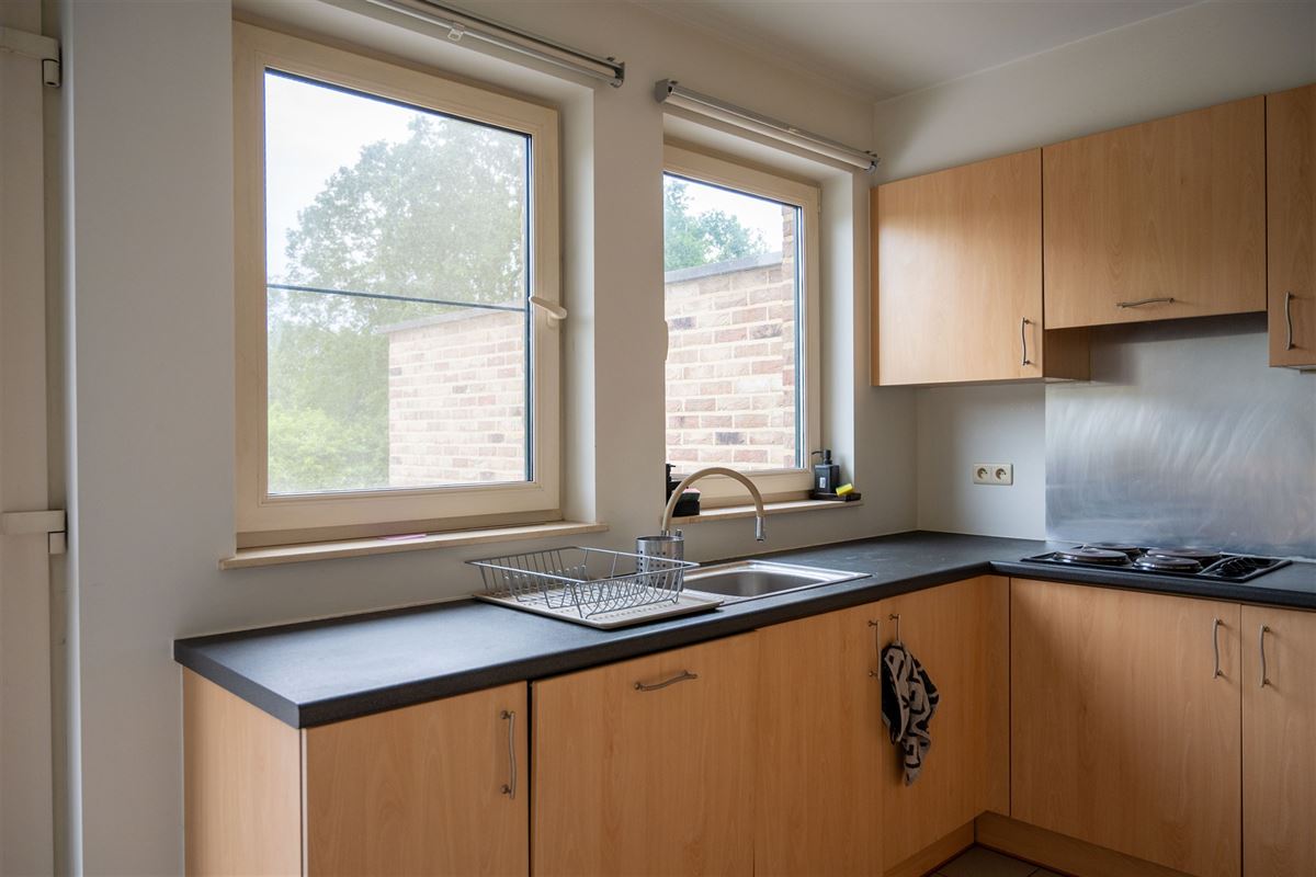 Ruim duplex-appartement met twee slaapkamers en garage!
