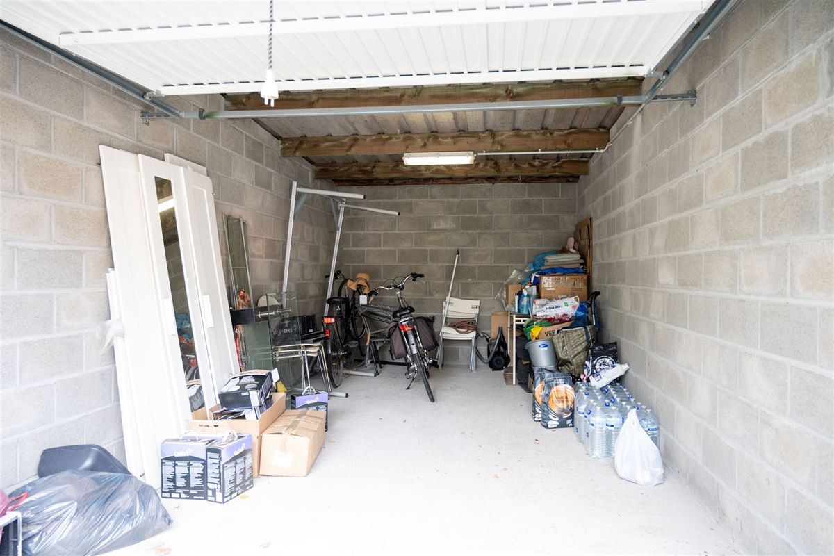 Ruim duplex-appartement met twee slaapkamers en garage!