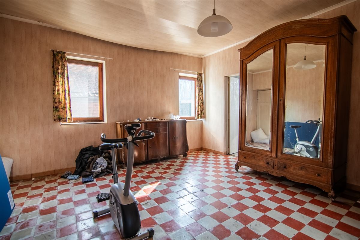 Landelijk gelegen te renoveren hoeve op 2 hectare!