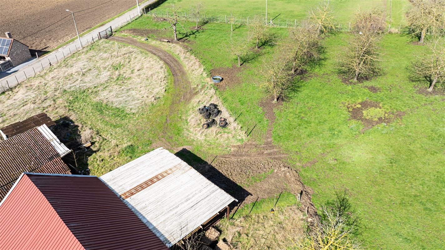 Landelijk gelegen te renoveren hoeve op 2 hectare!
