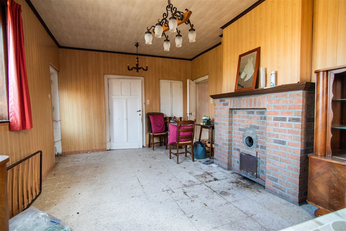 Landelijk gelegen te renoveren hoeve op 2 hectare!
