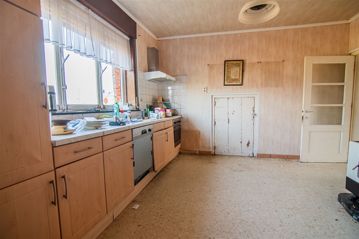 Landelijk gelegen te renoveren hoeve op 2 hectare!