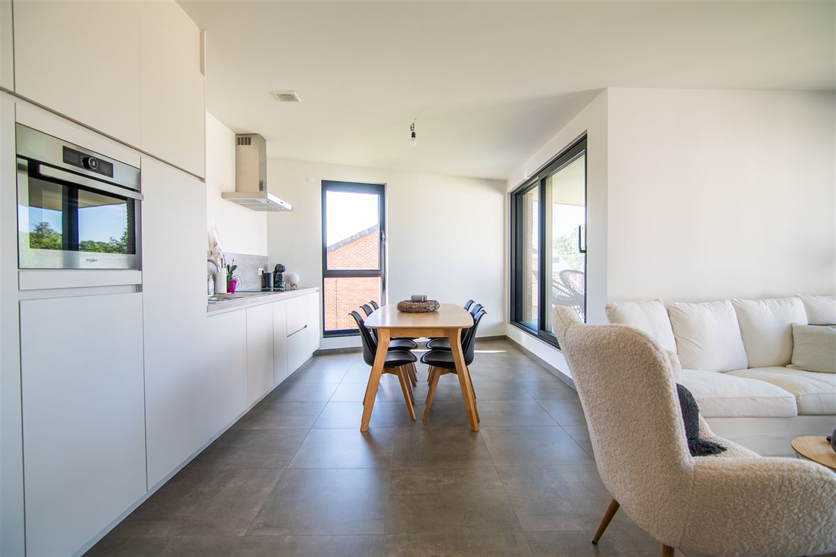 Lichtrijk appartement met één slaapkamer!