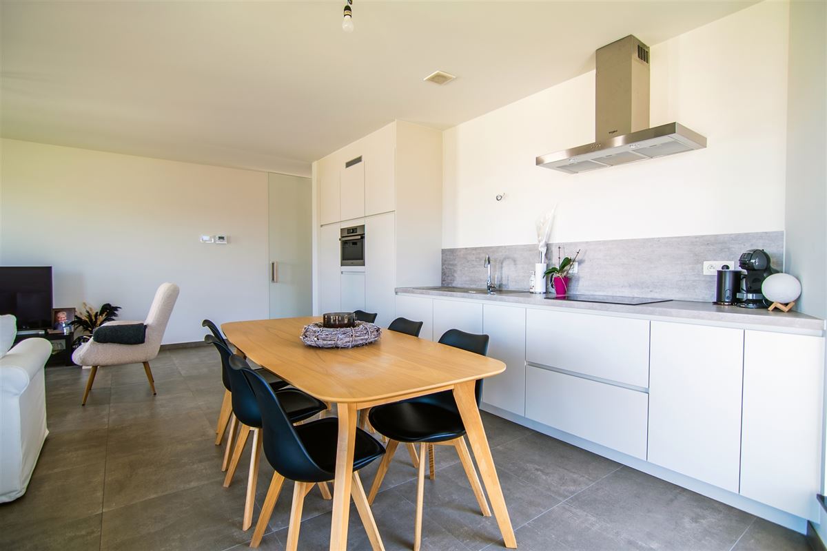 Lichtrijk appartement met één slaapkamer!