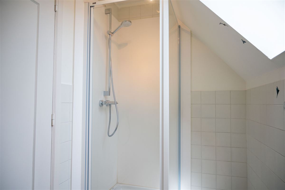 Vrijstaande woning op toplocatie, met prachtige tuin, dubbele garage en drie slaapkamers!