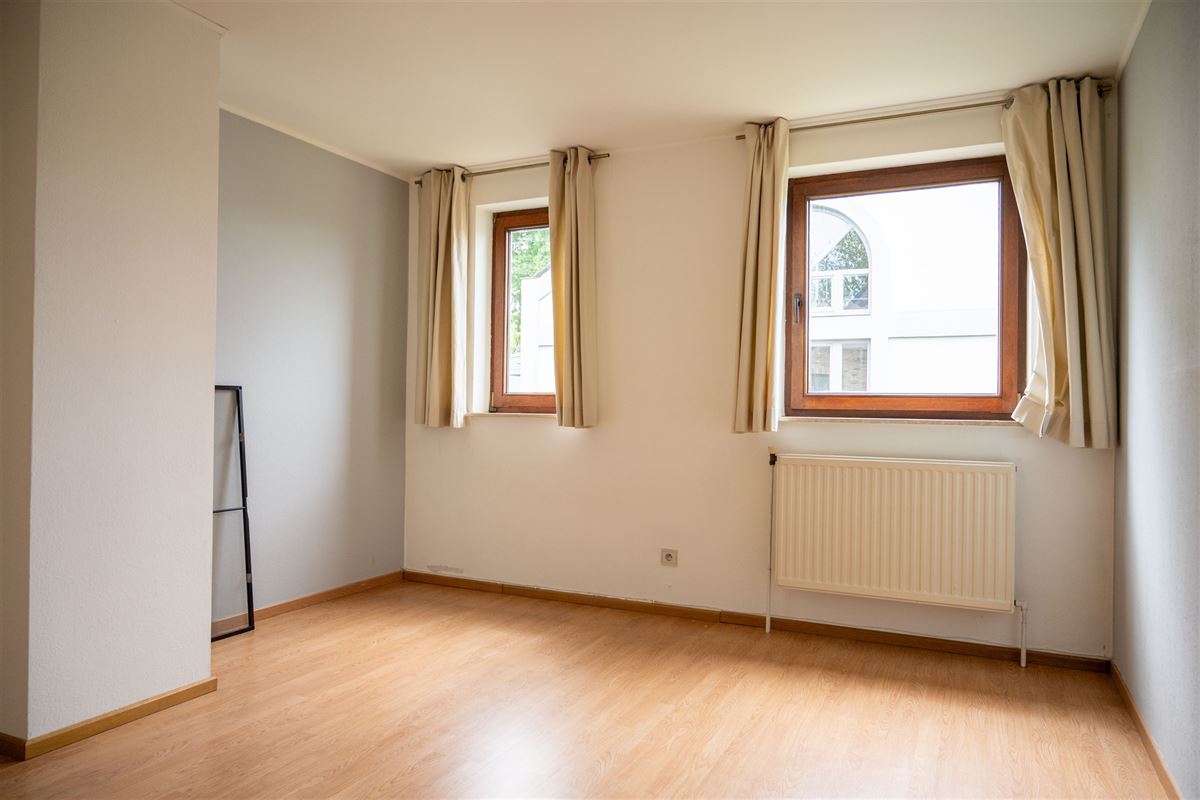 Vrijstaande woning op toplocatie, met prachtige tuin, dubbele garage en drie slaapkamers!