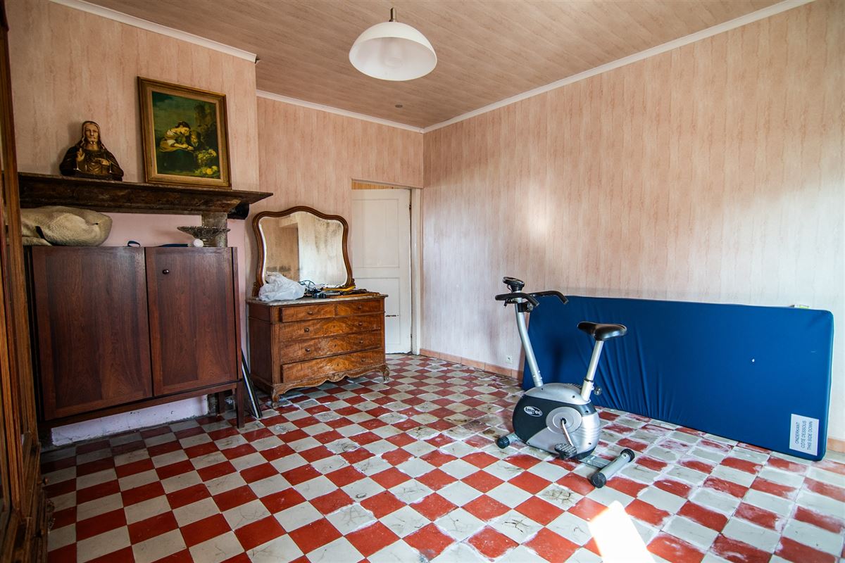 Landelijk gelegen te renoveren hoeve op 2 hectare!