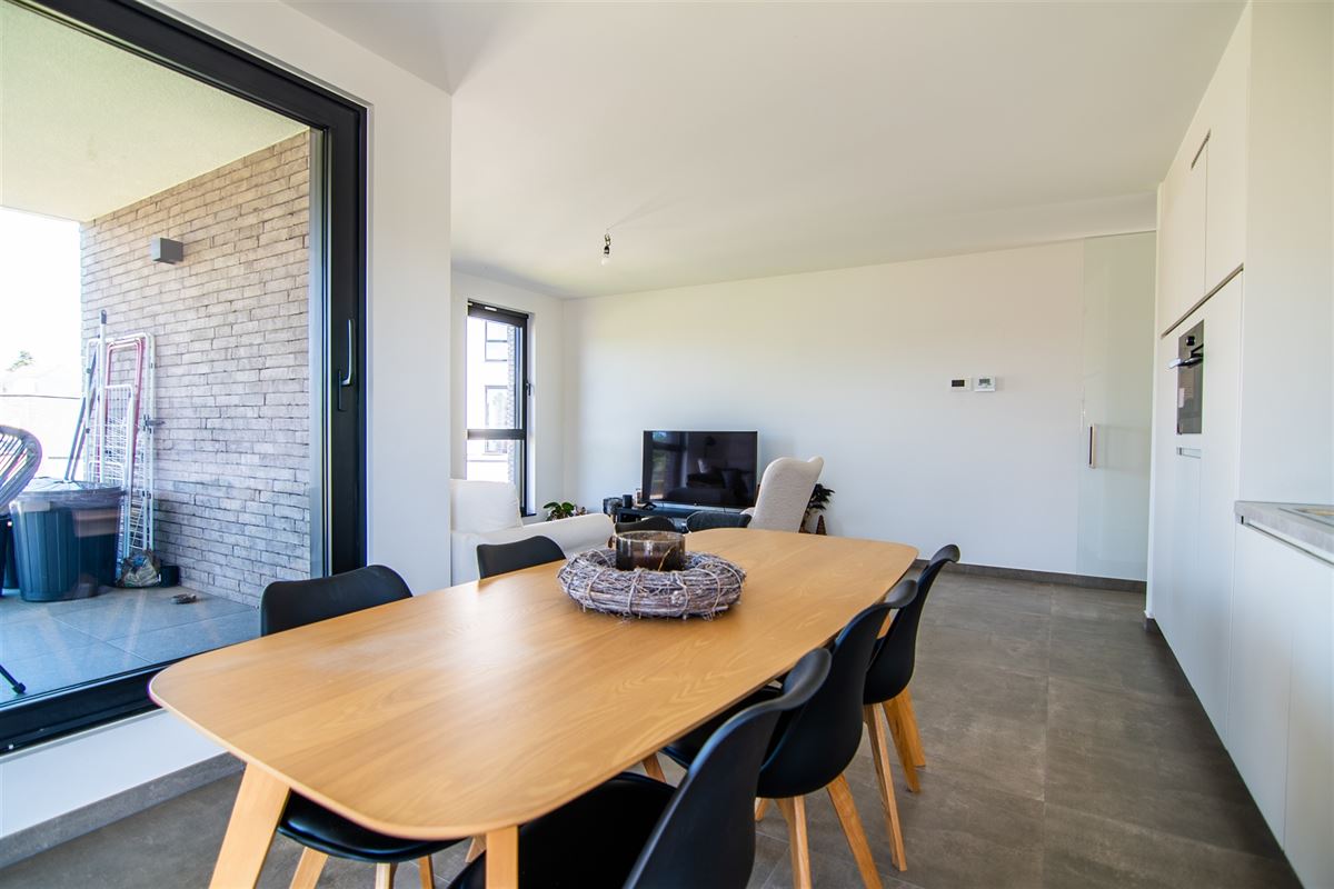 Lichtrijk appartement met één slaapkamer!