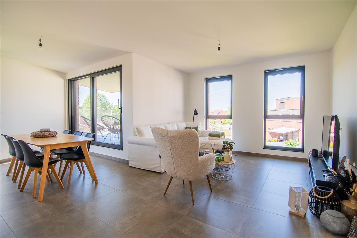 Lichtrijk appartement met één slaapkamer!