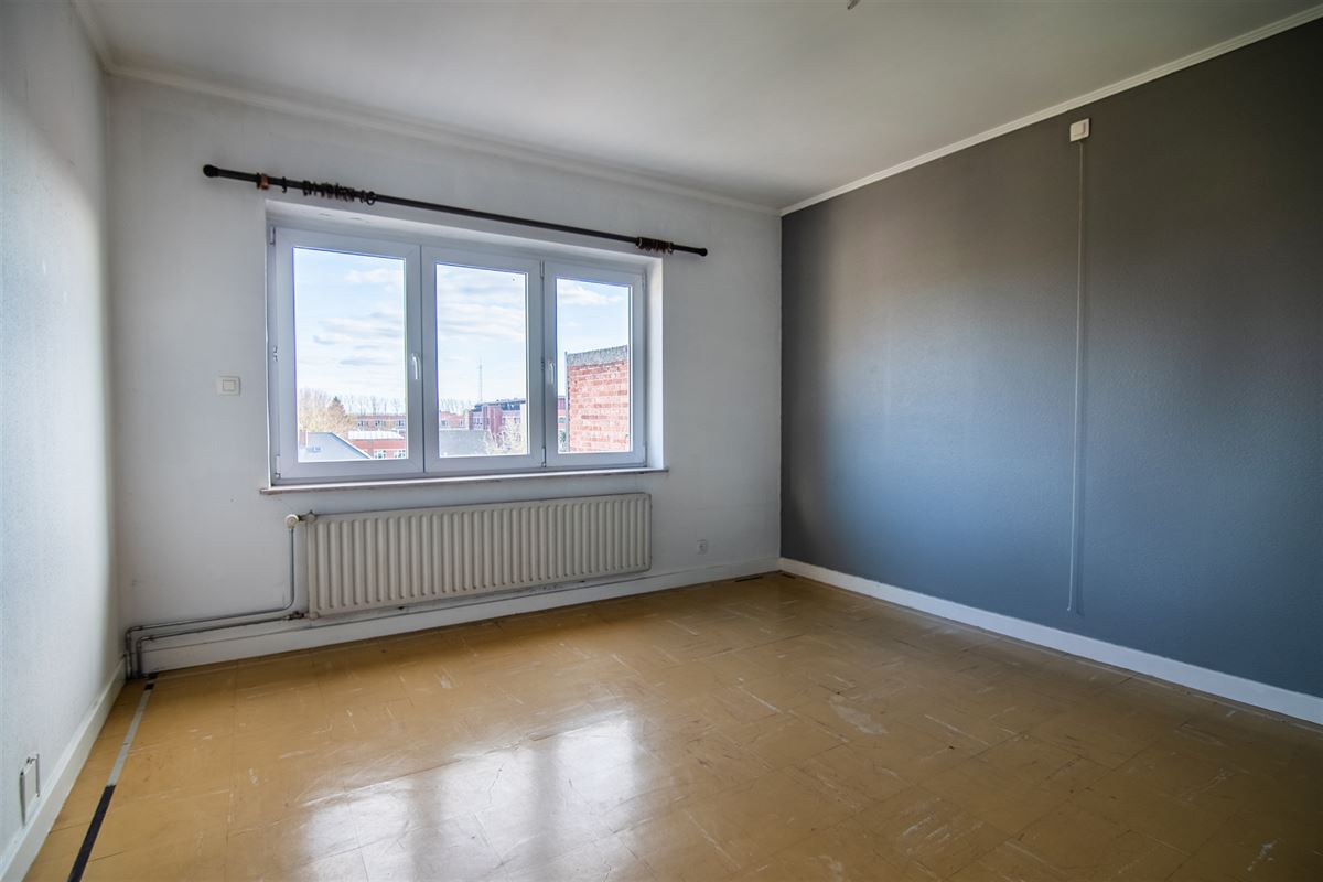 Op te frissen woning met 7 slaapkamers en ruime tuin aan het centrum van Tongeren.