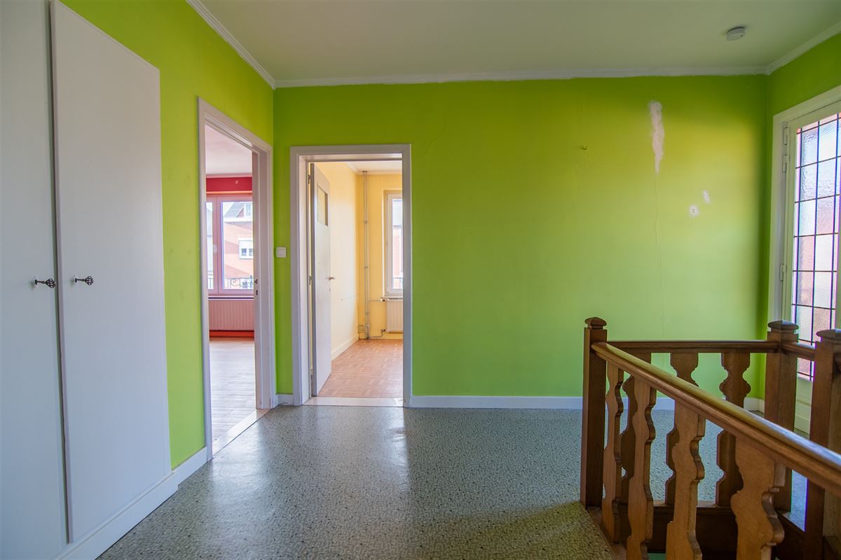 Op te frissen woning met 7 slaapkamers en ruime tuin aan het centrum van Tongeren.
