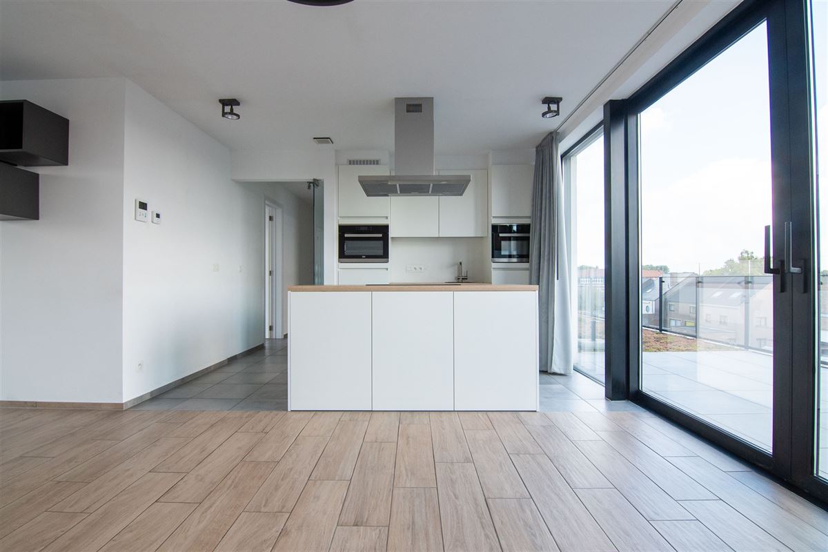 Penthouse met twee bijzonder ruime terrassen en ondergrondse parkeerplaats!