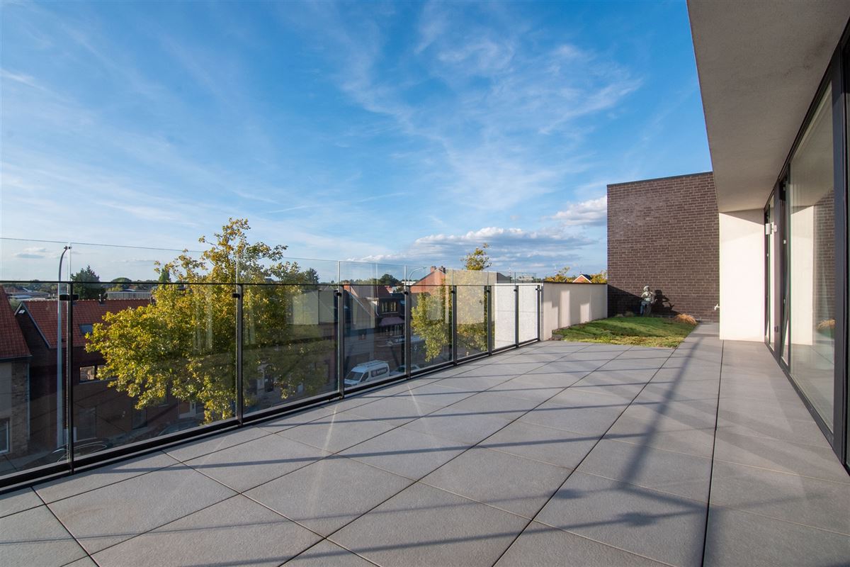 Penthouse met twee bijzonder ruime terrassen en ondergrondse parkeerplaats!