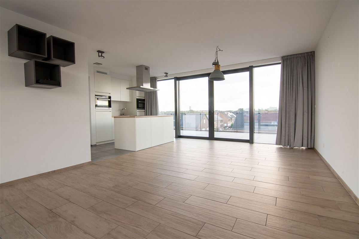 Penthouse met twee bijzonder ruime terrassen en ondergrondse parkeerplaats!