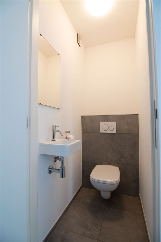 Penthouse met twee bijzonder ruime terrassen en ondergrondse parkeerplaats!